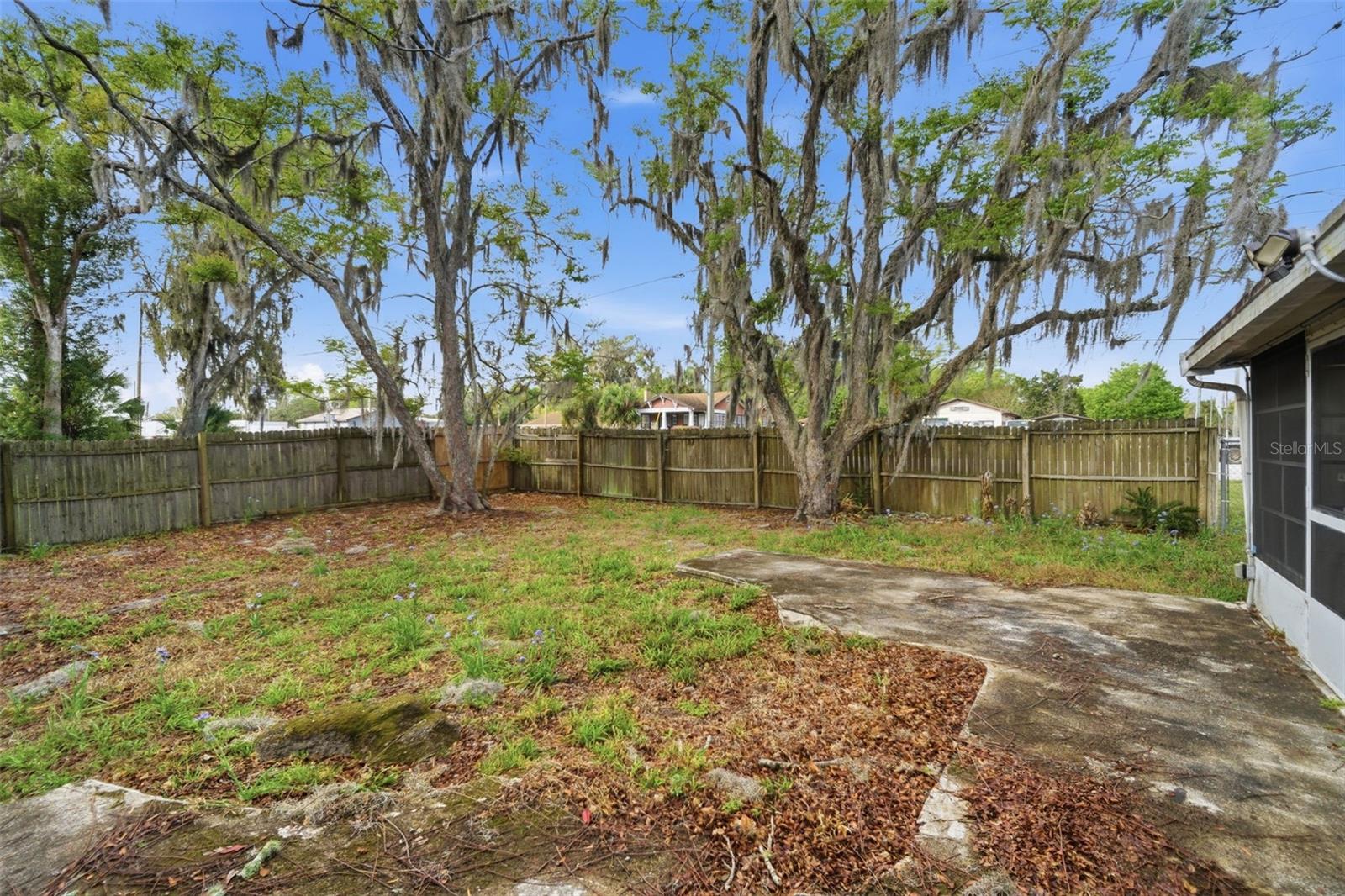 1030 Camphor Ln Property Photo 33