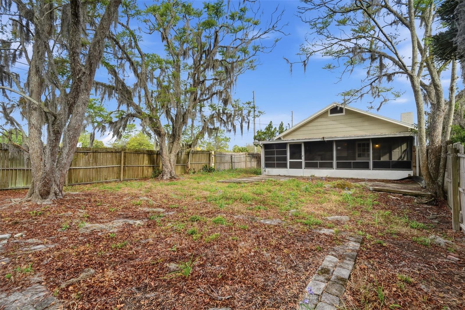 1030 Camphor Ln Property Photo 37