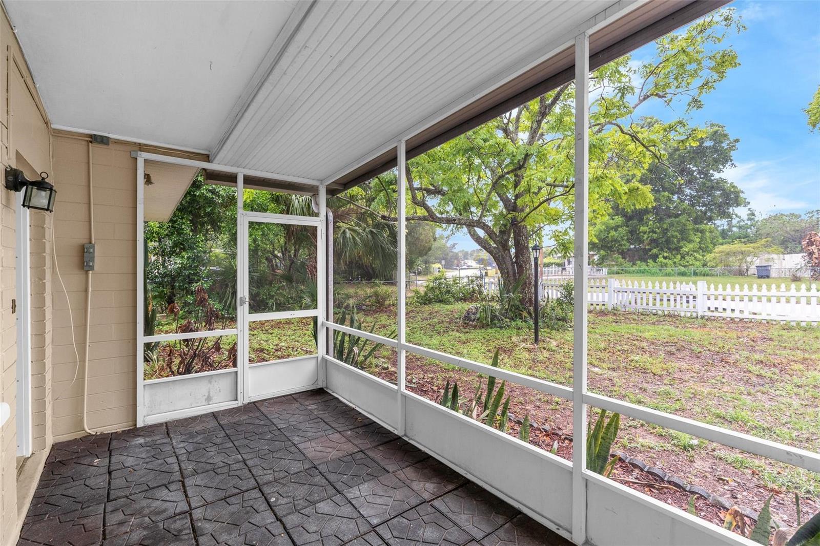 1712 Tallahassee Dr Property Photo 3