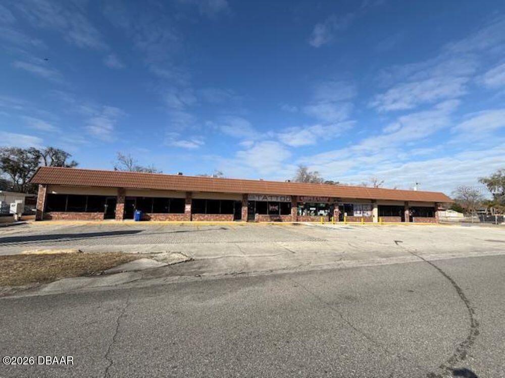 1396 N Nova Rd Property Photo 4