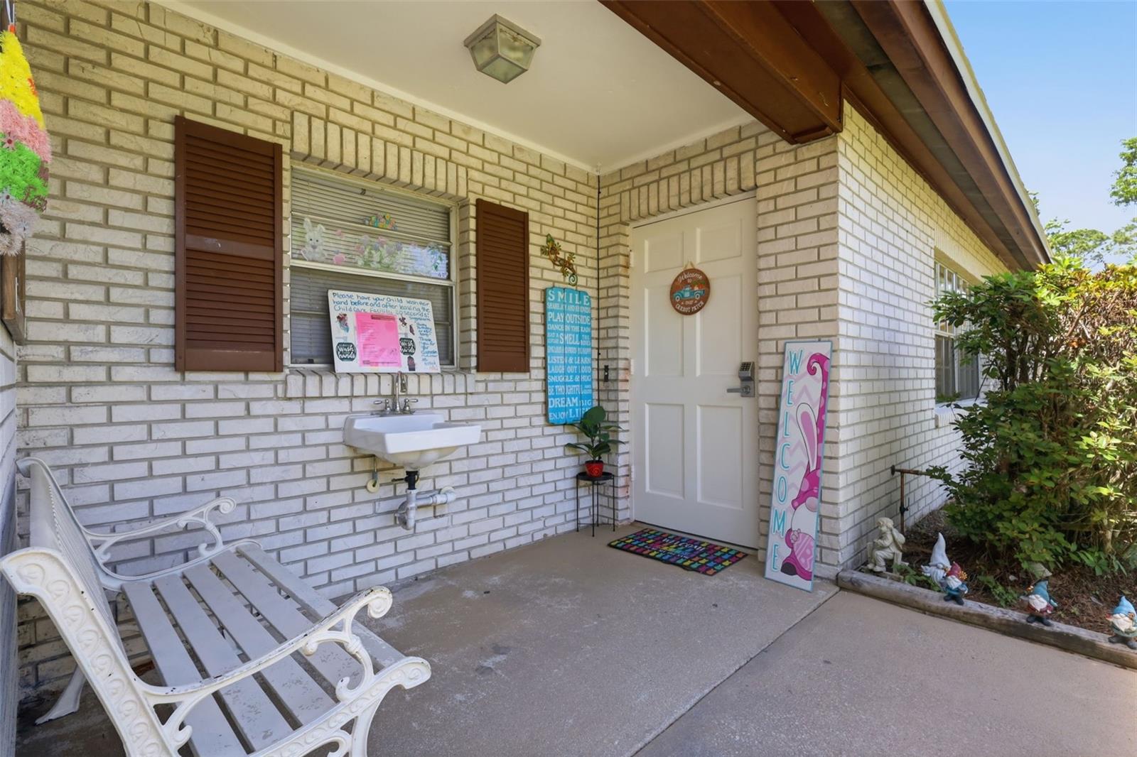 601 N Peach St Property Photo 2