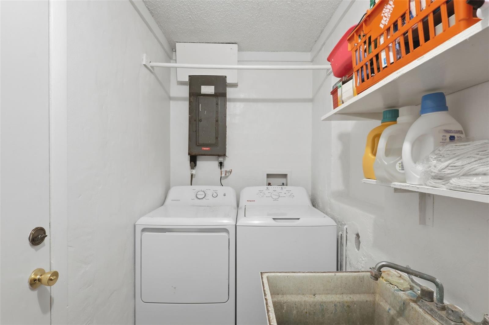 601 N Peach St Property Photo 9