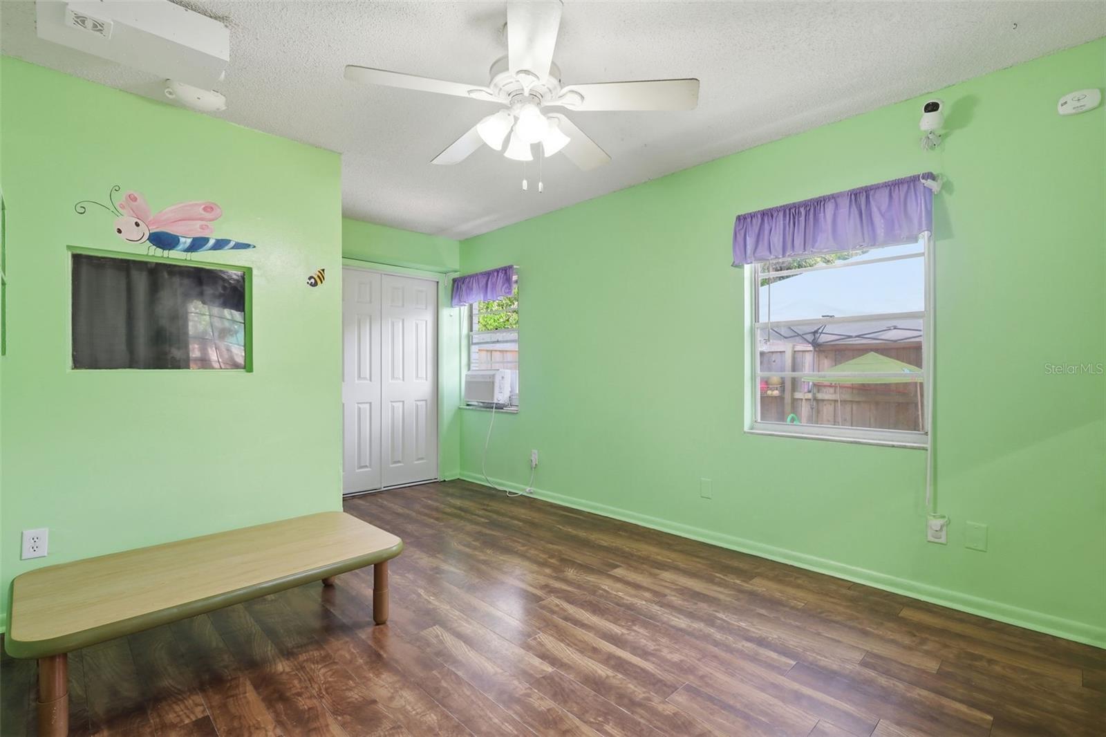 601 N Peach St Property Photo 25