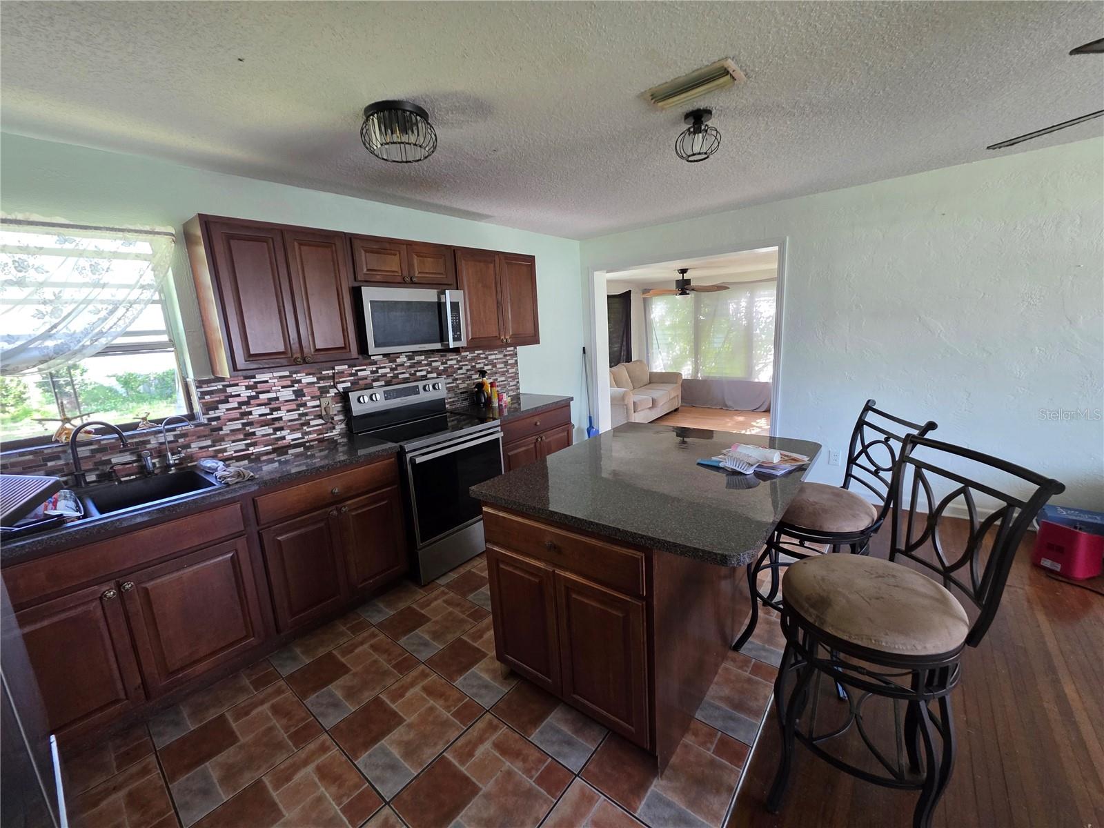 563 Martha Dr Property Photo 2
