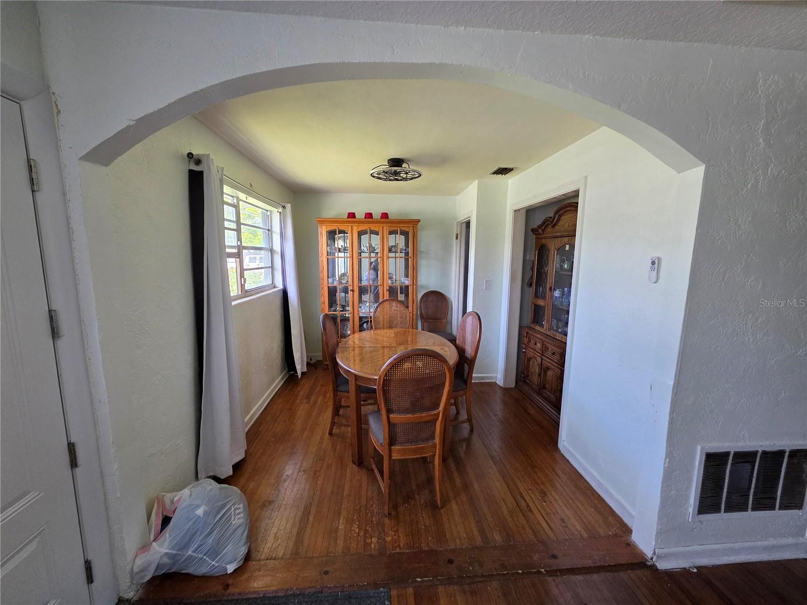 563 Martha Dr Property Photo 6