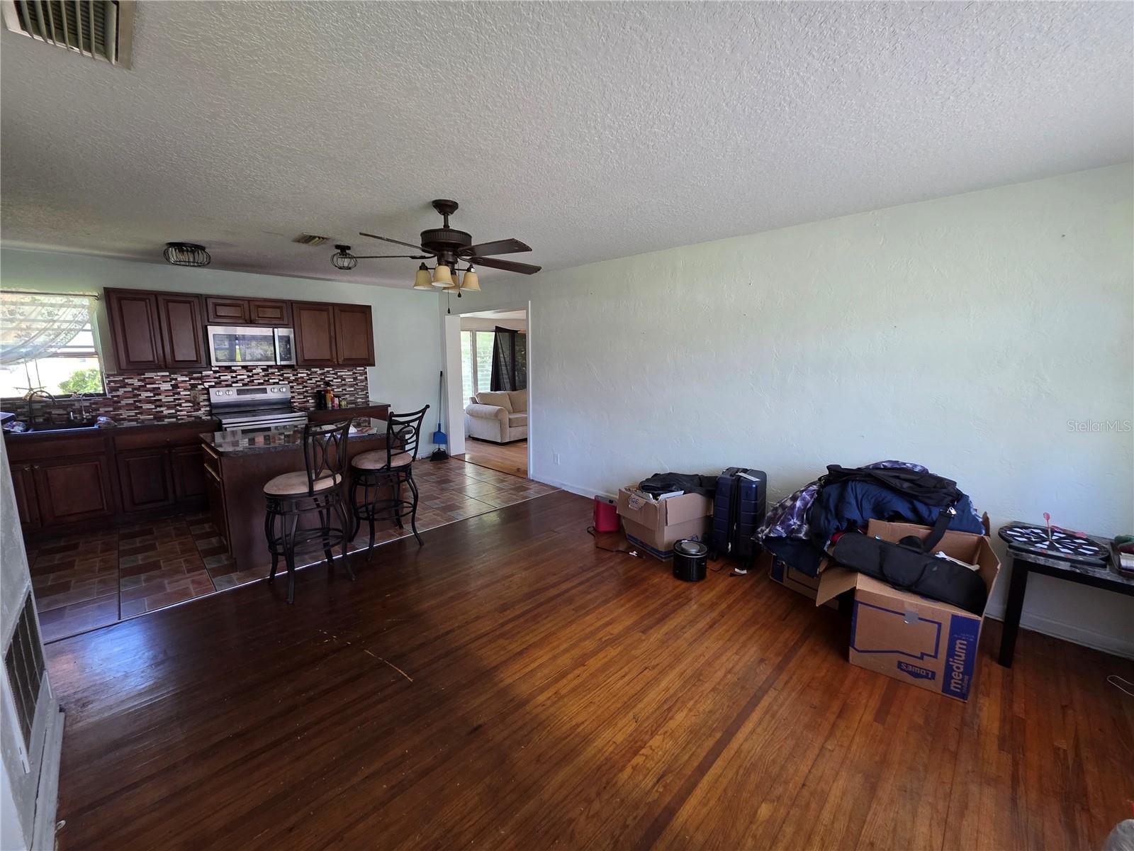563 Martha Dr Property Photo 7