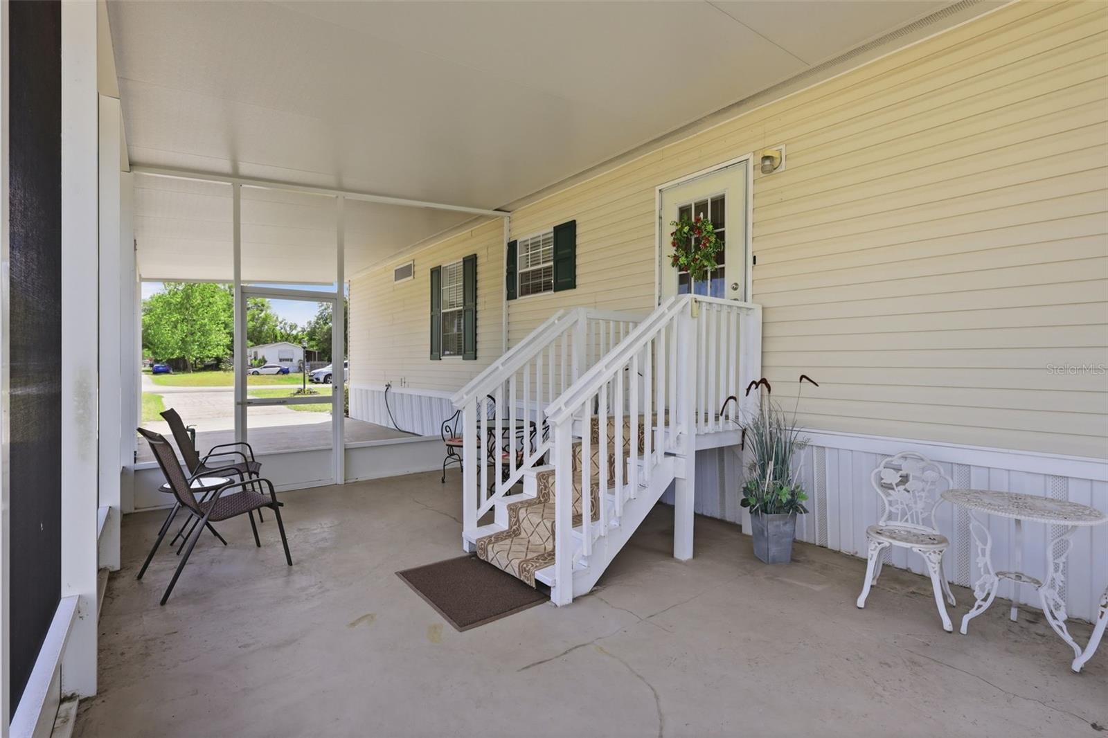 373 Dolores Blvd Property Photo 8