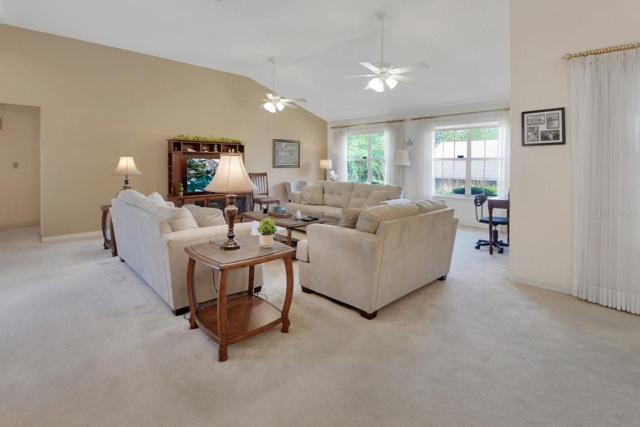 2520 S Glen Eagles Dr Property Photo 2