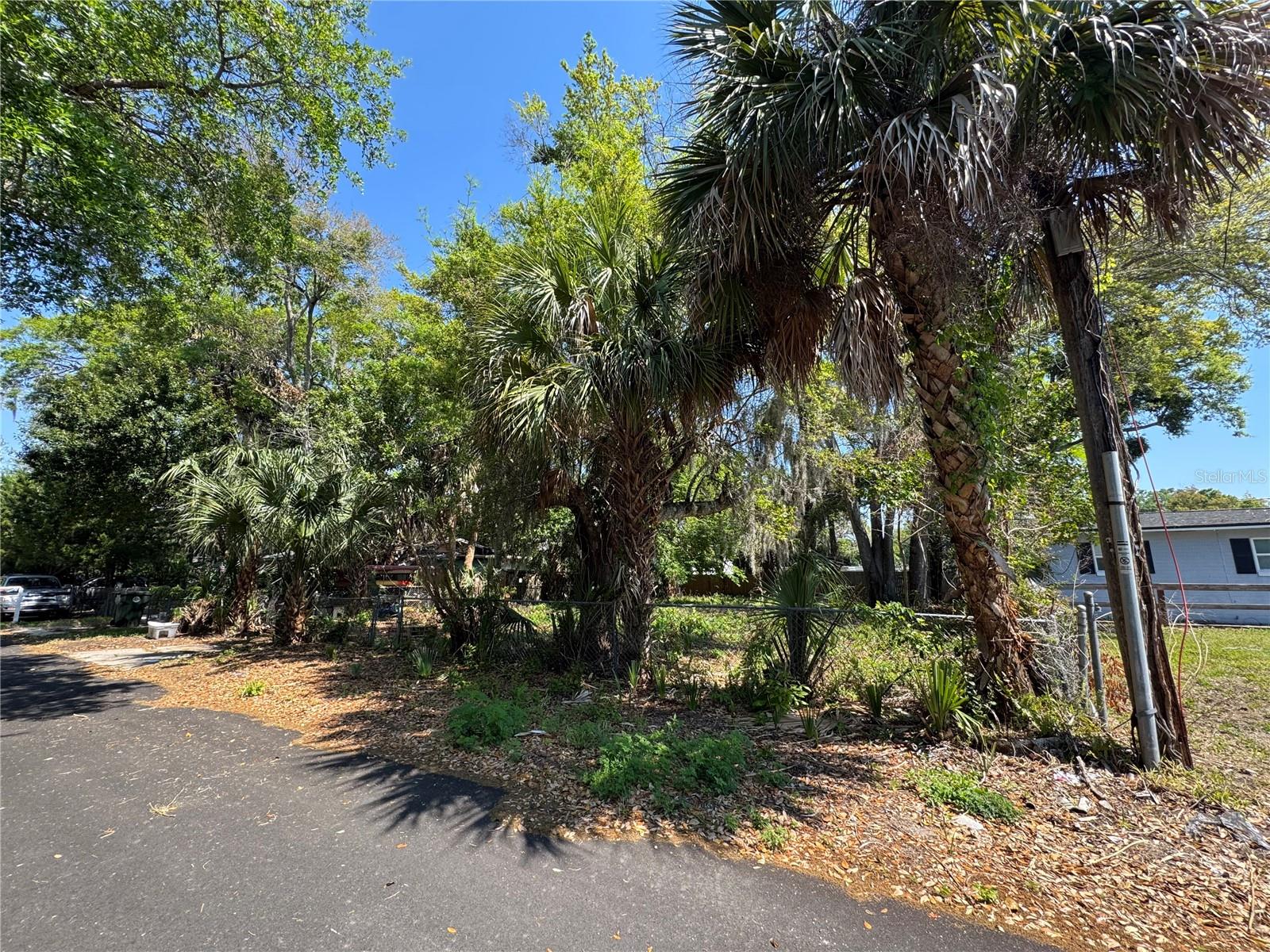 1127 MARTHA DR