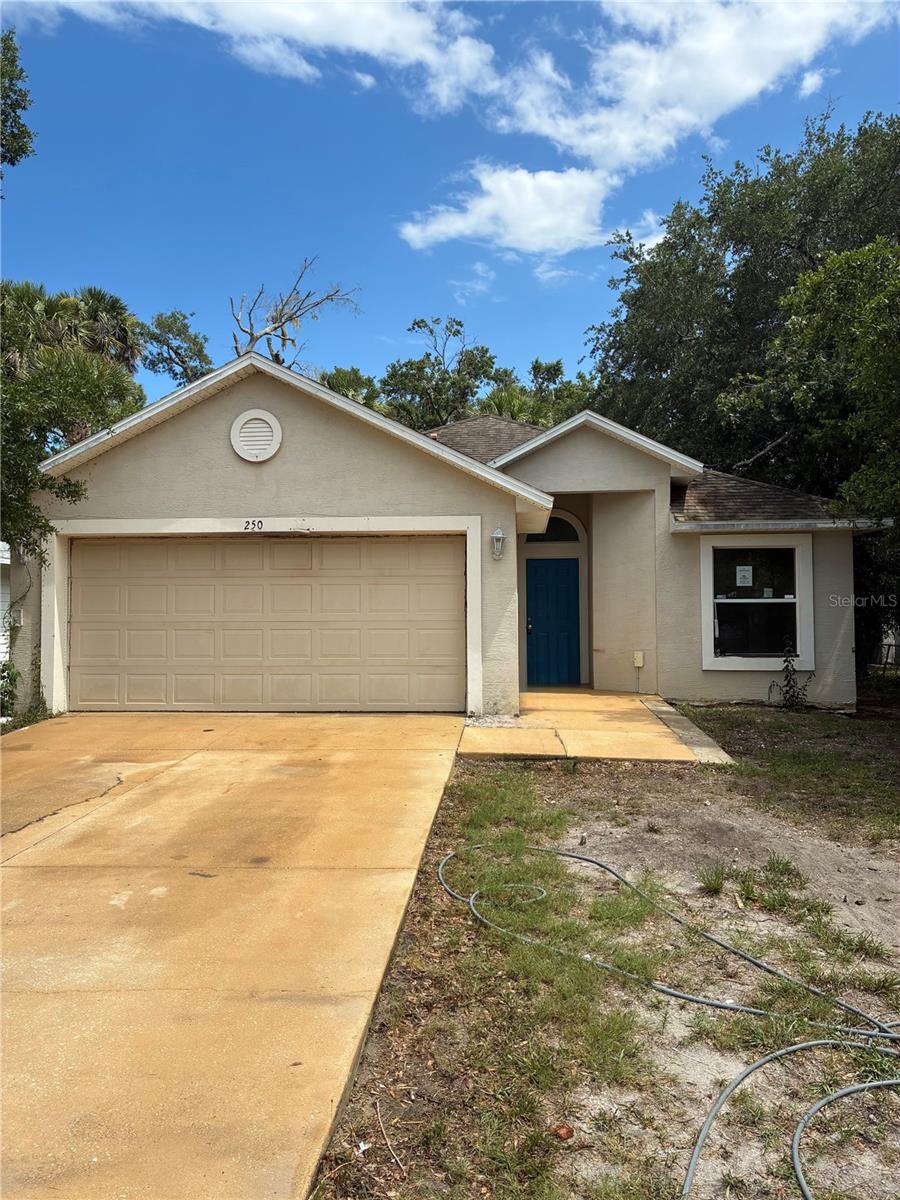 250 Willow Pl Property Photo 1