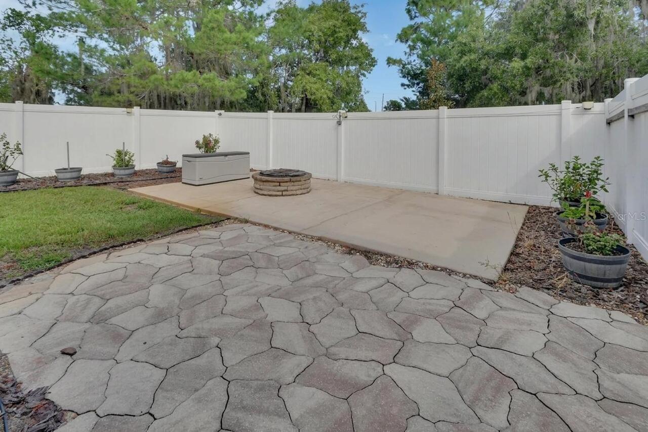 831 Oak Hollow Loop Property Photo 44