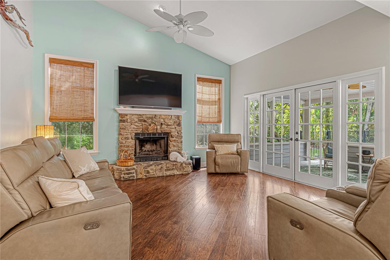 649 Charmagne Ln Property Photo 3