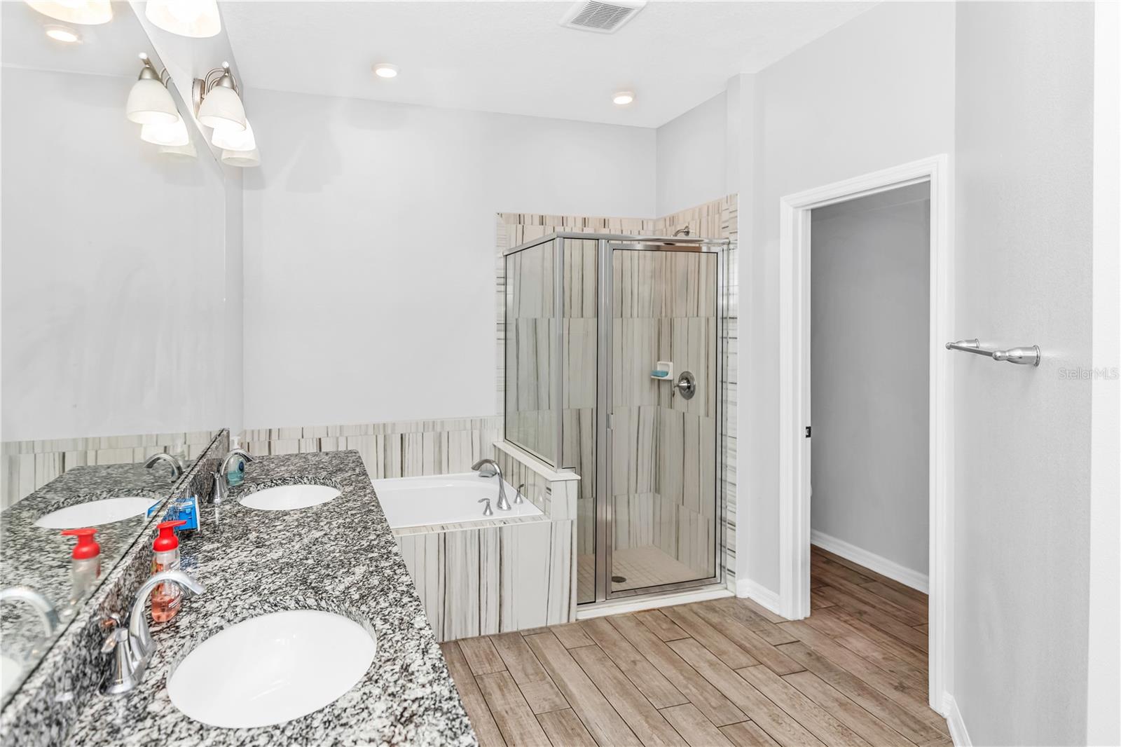239 Lugano Way Property Photo 29