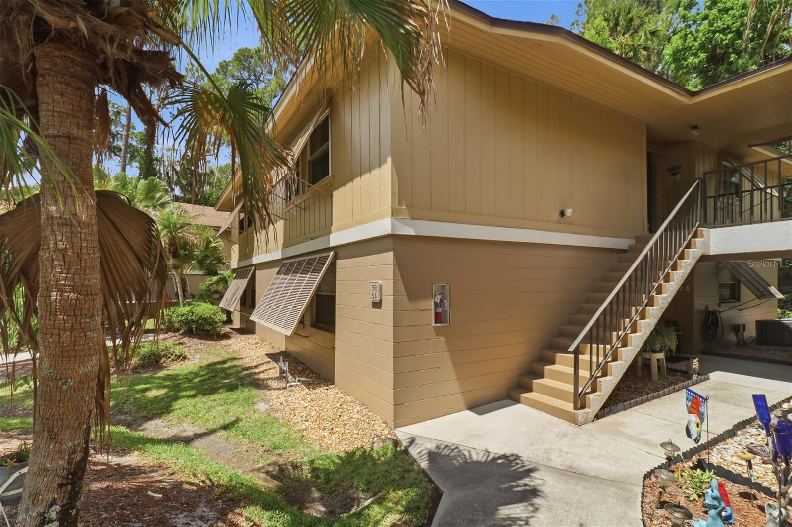 120 Hibiscus Woods Ct #9b Property Photo 1