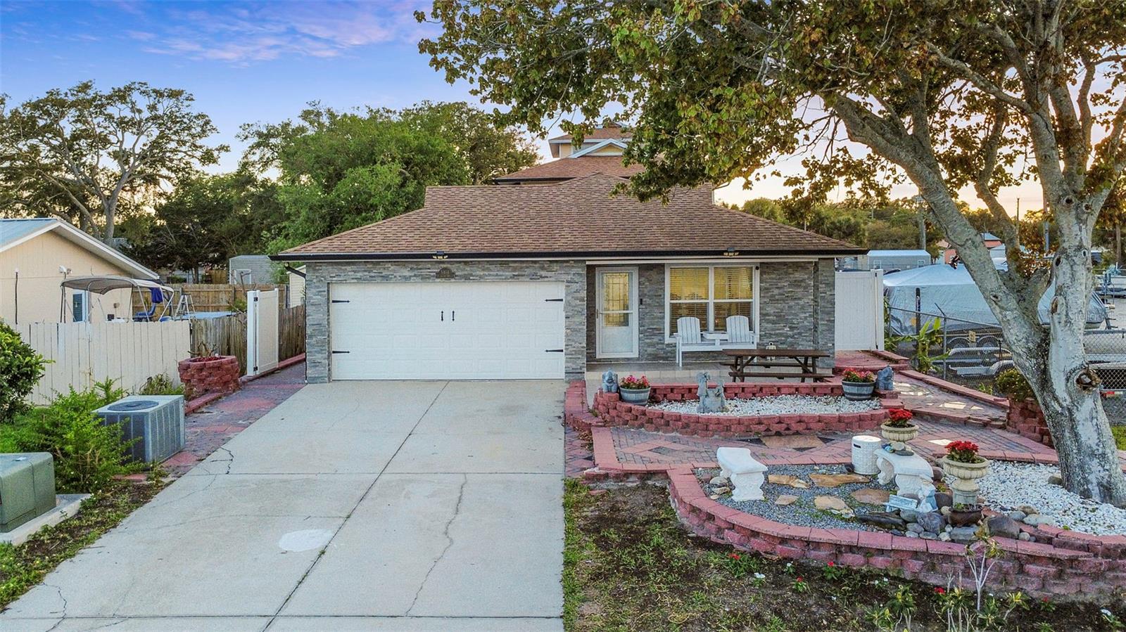 5414 Riverside Dr Property Photo 3