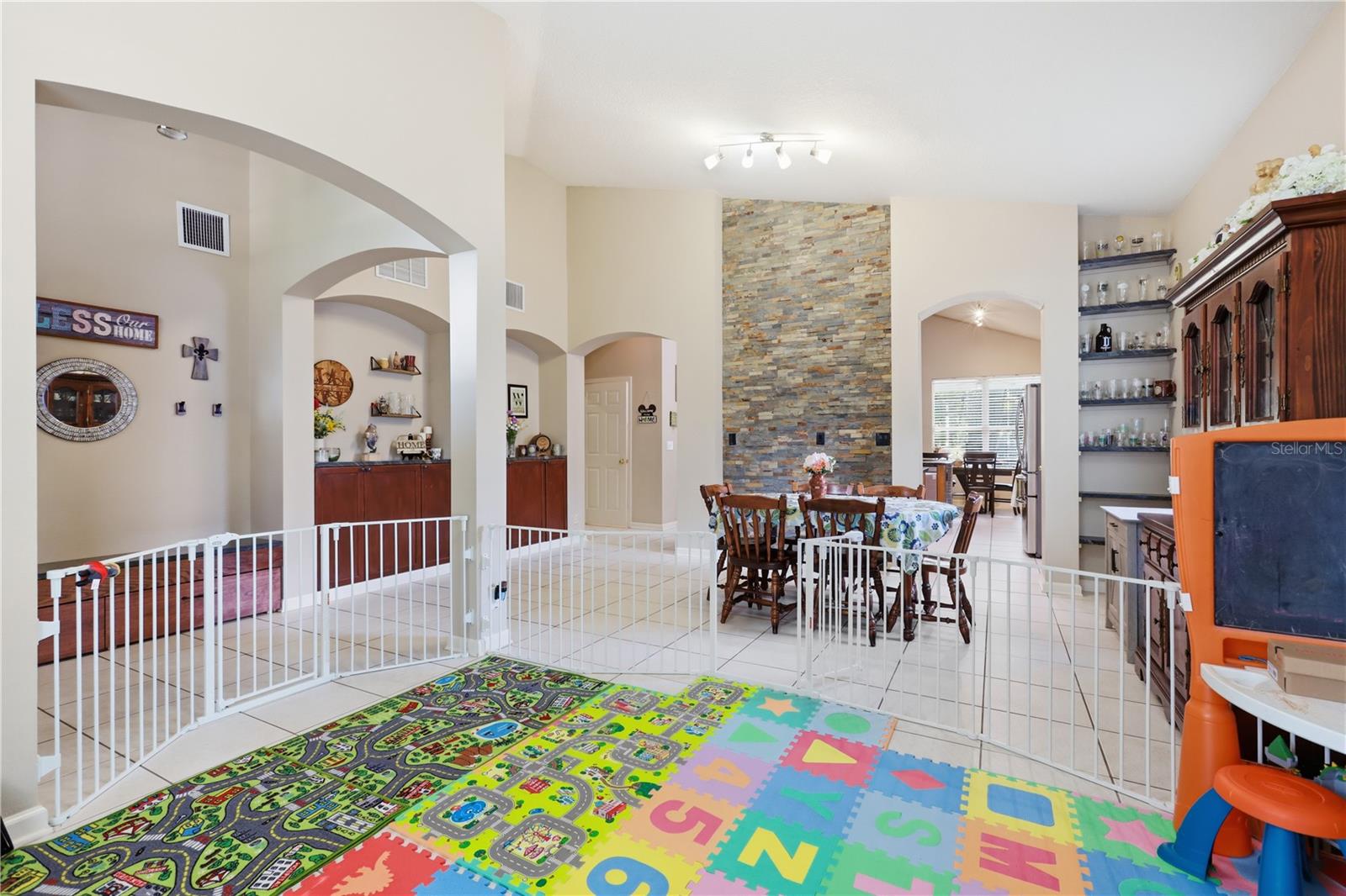 423 Victoria Hills Dr Property Photo 17
