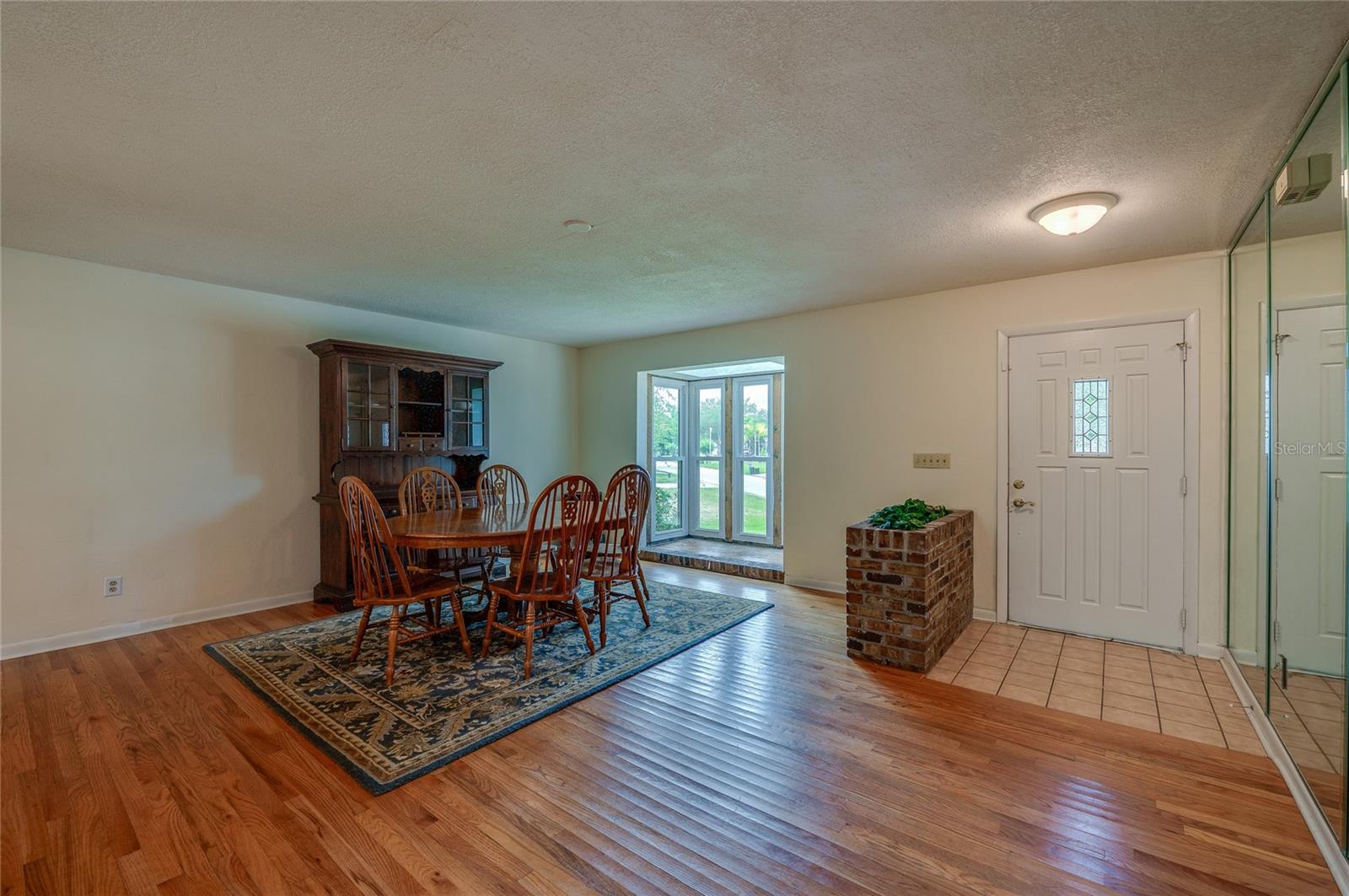 7 Waterfront Ct Property Photo 6