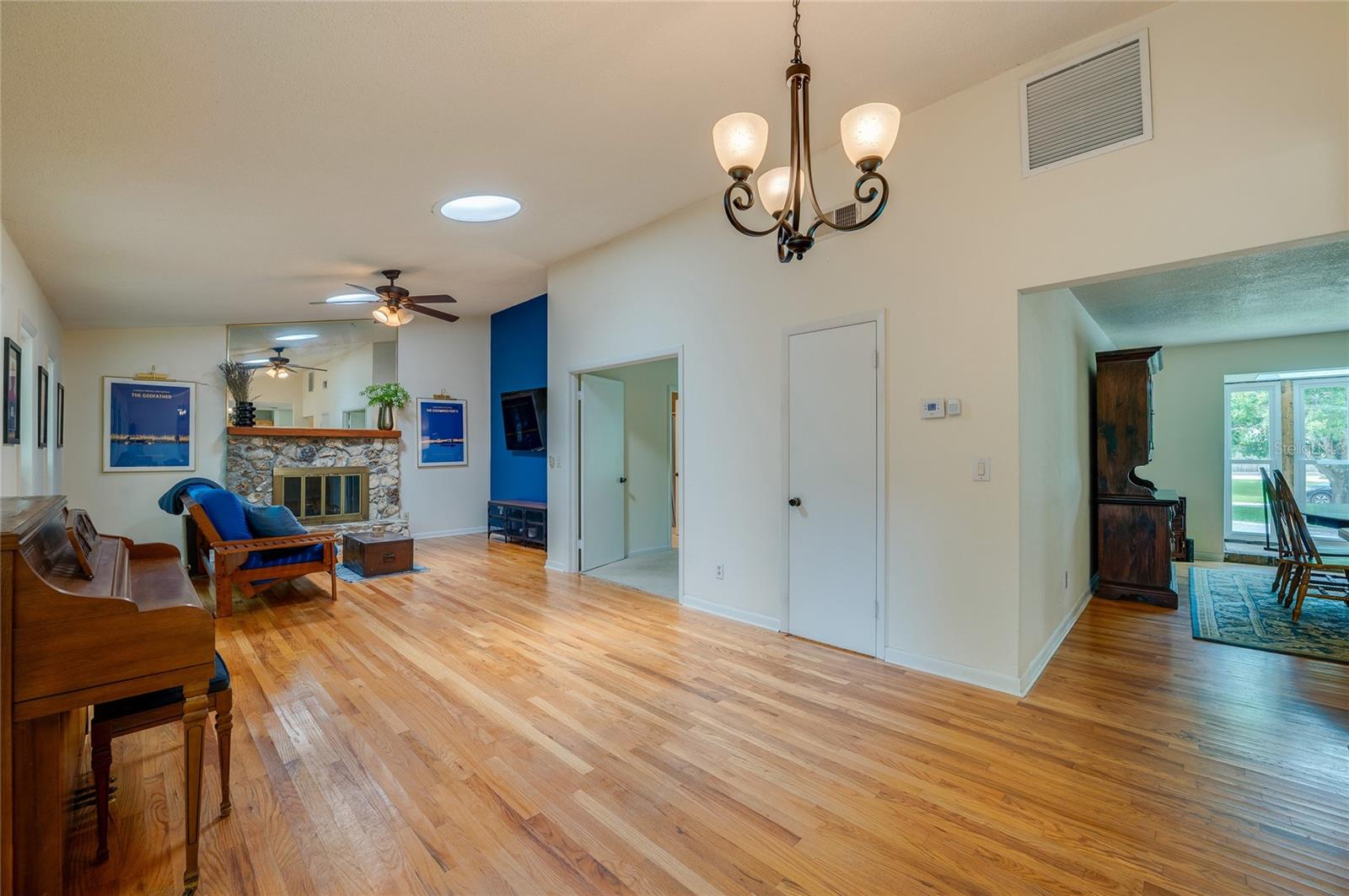 7 Waterfront Ct Property Photo 9