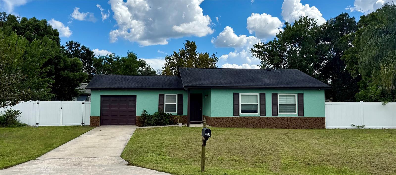 120 Bent Oak Ct Property Photo 1