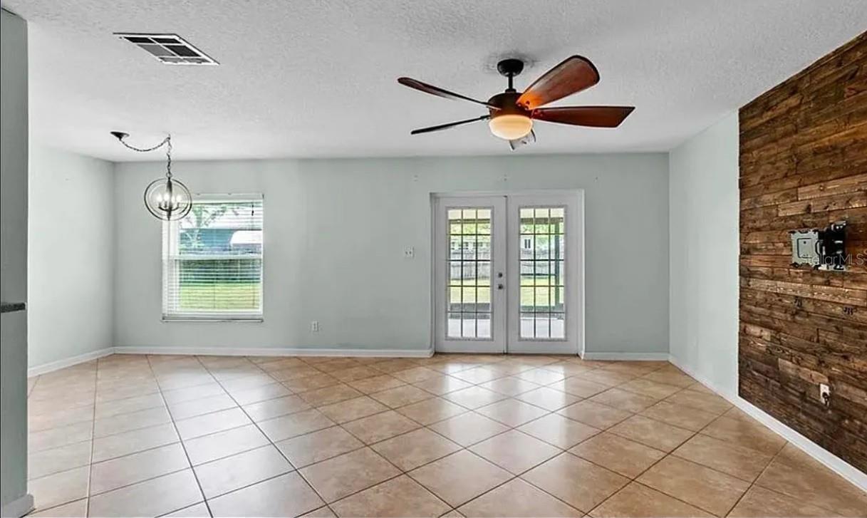 120 Bent Oak Ct Property Photo 2