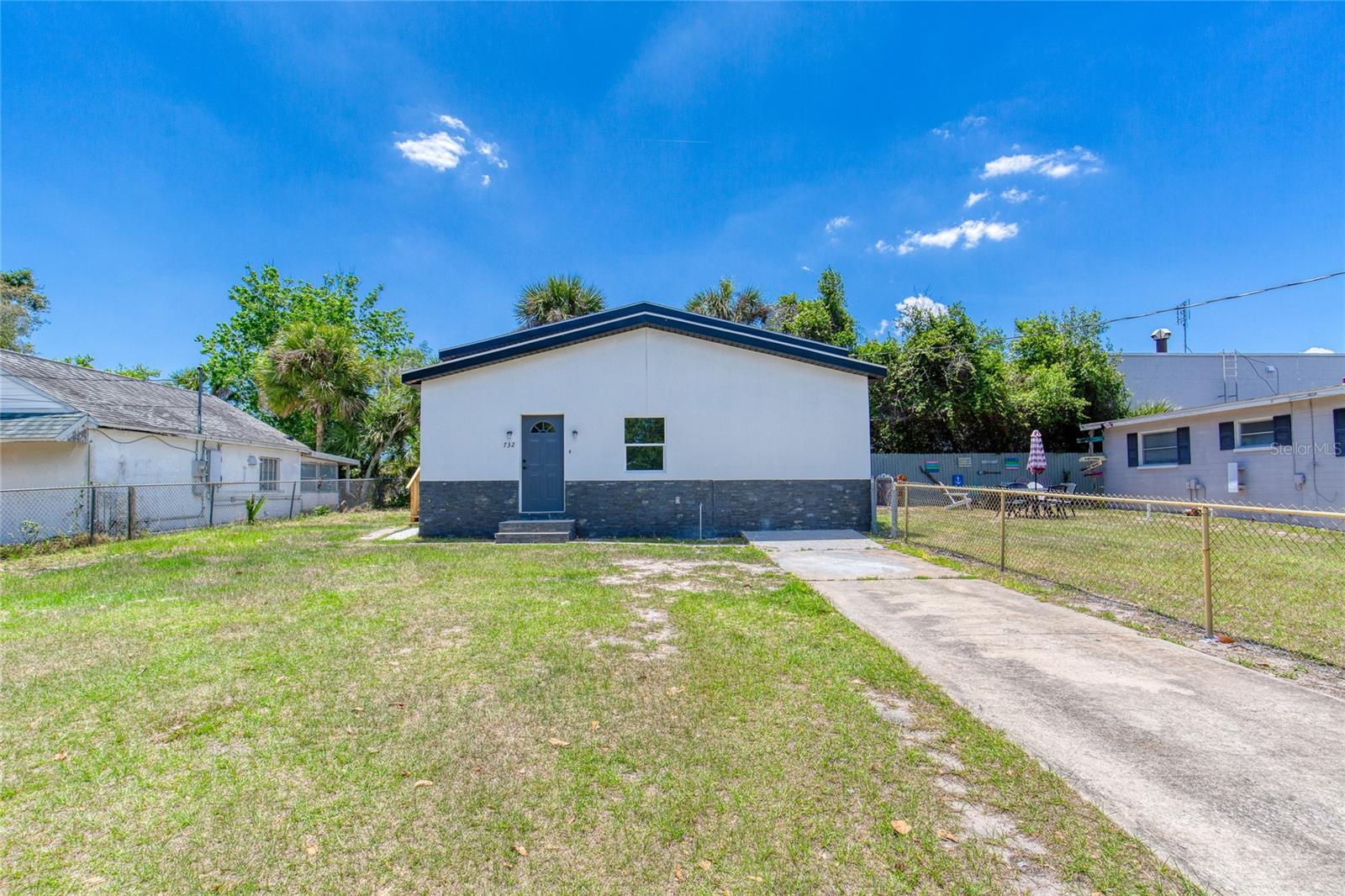 732 Avondale Ave Property Photo 3
