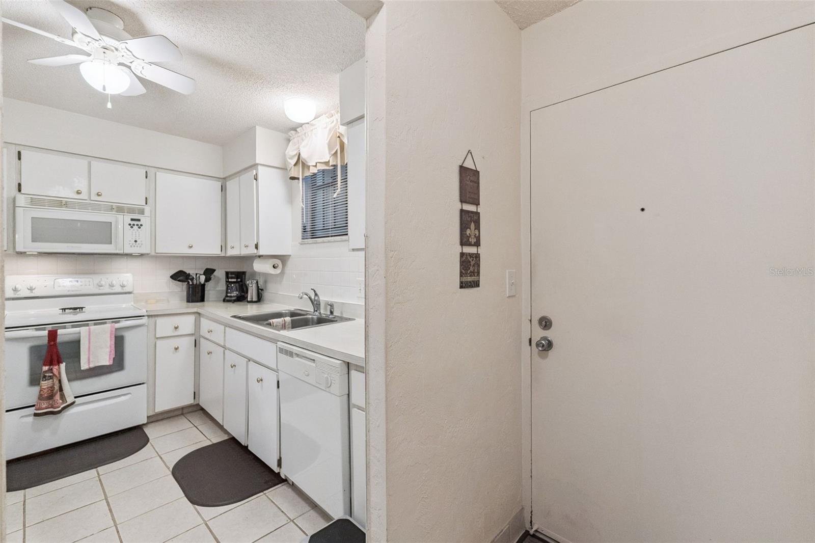 325 Wilder Blvd #103 Property Photo 4