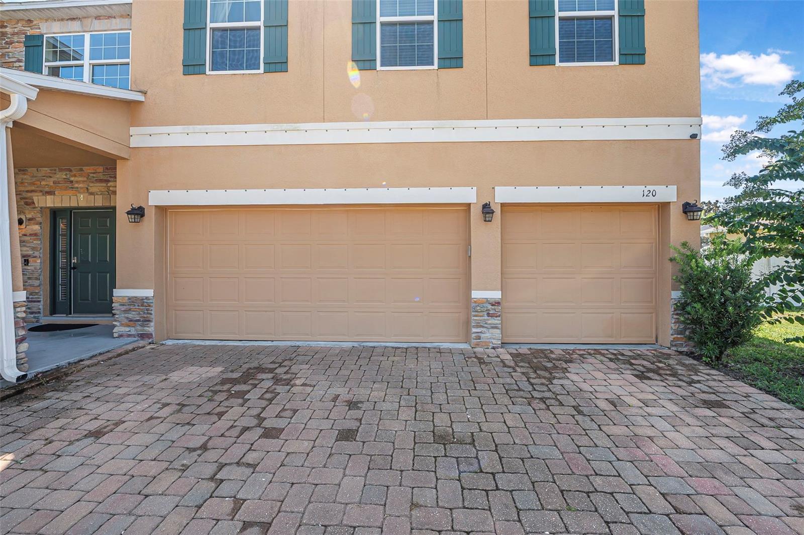 120 Los Arbor Dr Property Photo 3