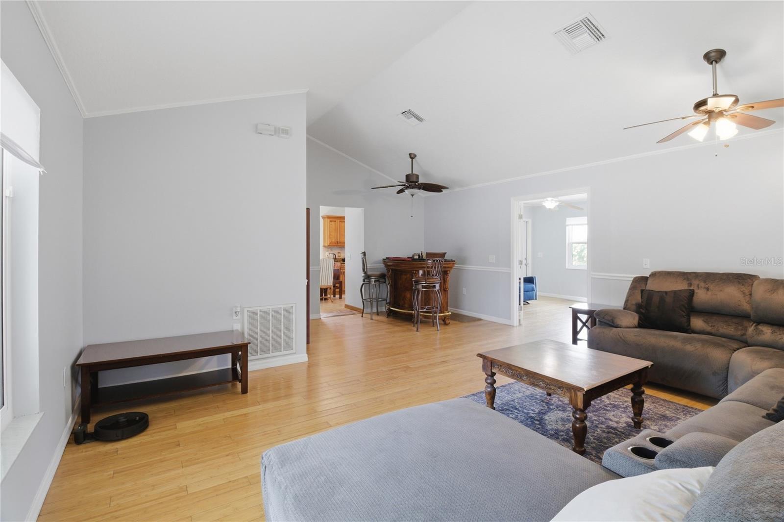 602 Lake Dr Property Photo 5