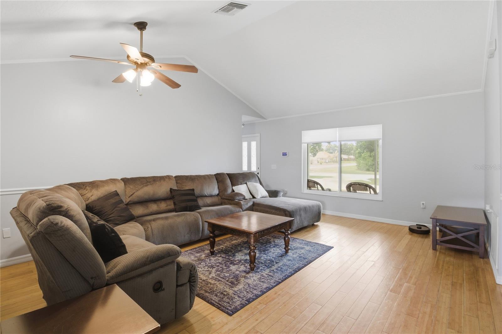 602 Lake Dr Property Photo 6