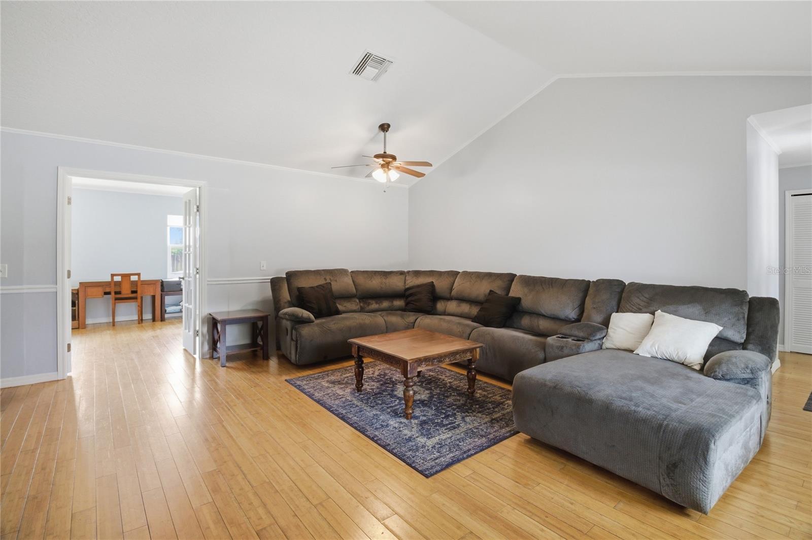 602 Lake Dr Property Photo 7