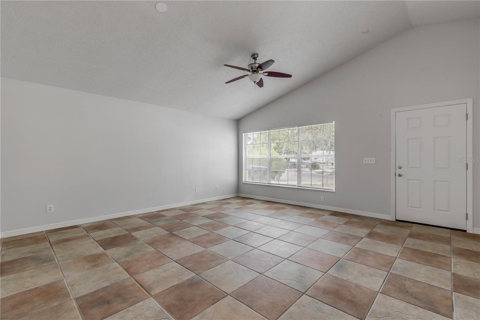 5546 Regal Oak Cir Property Photo 4