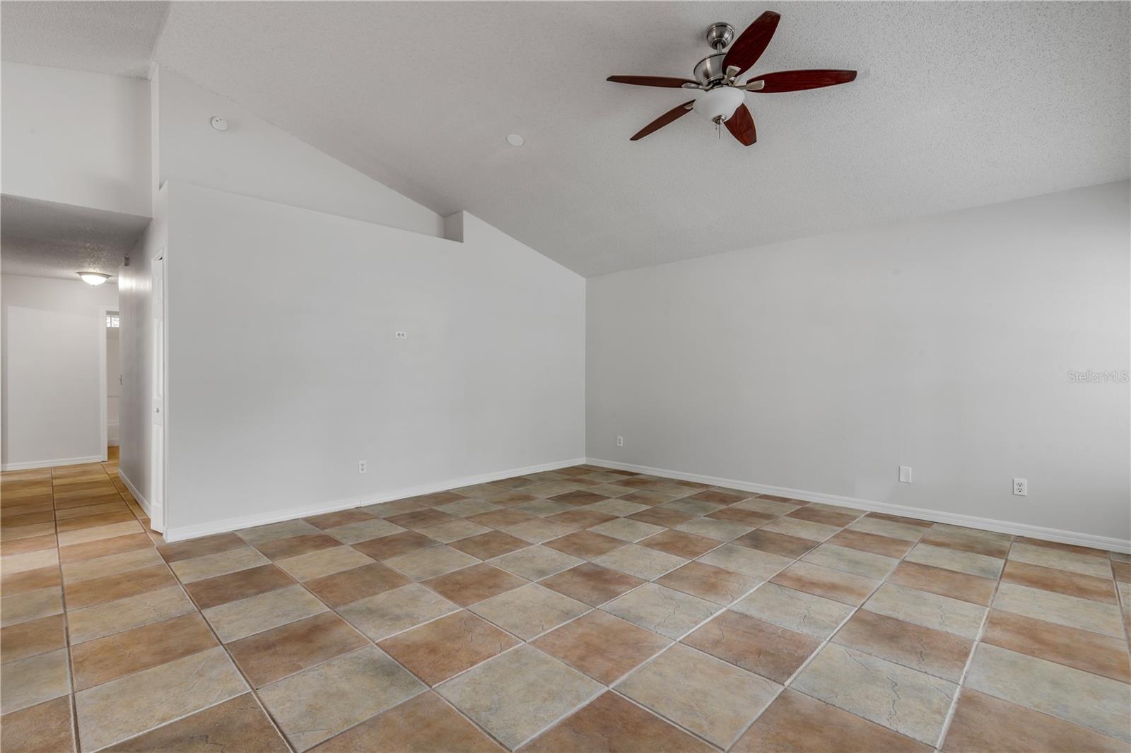 5546 Regal Oak Cir Property Photo 7