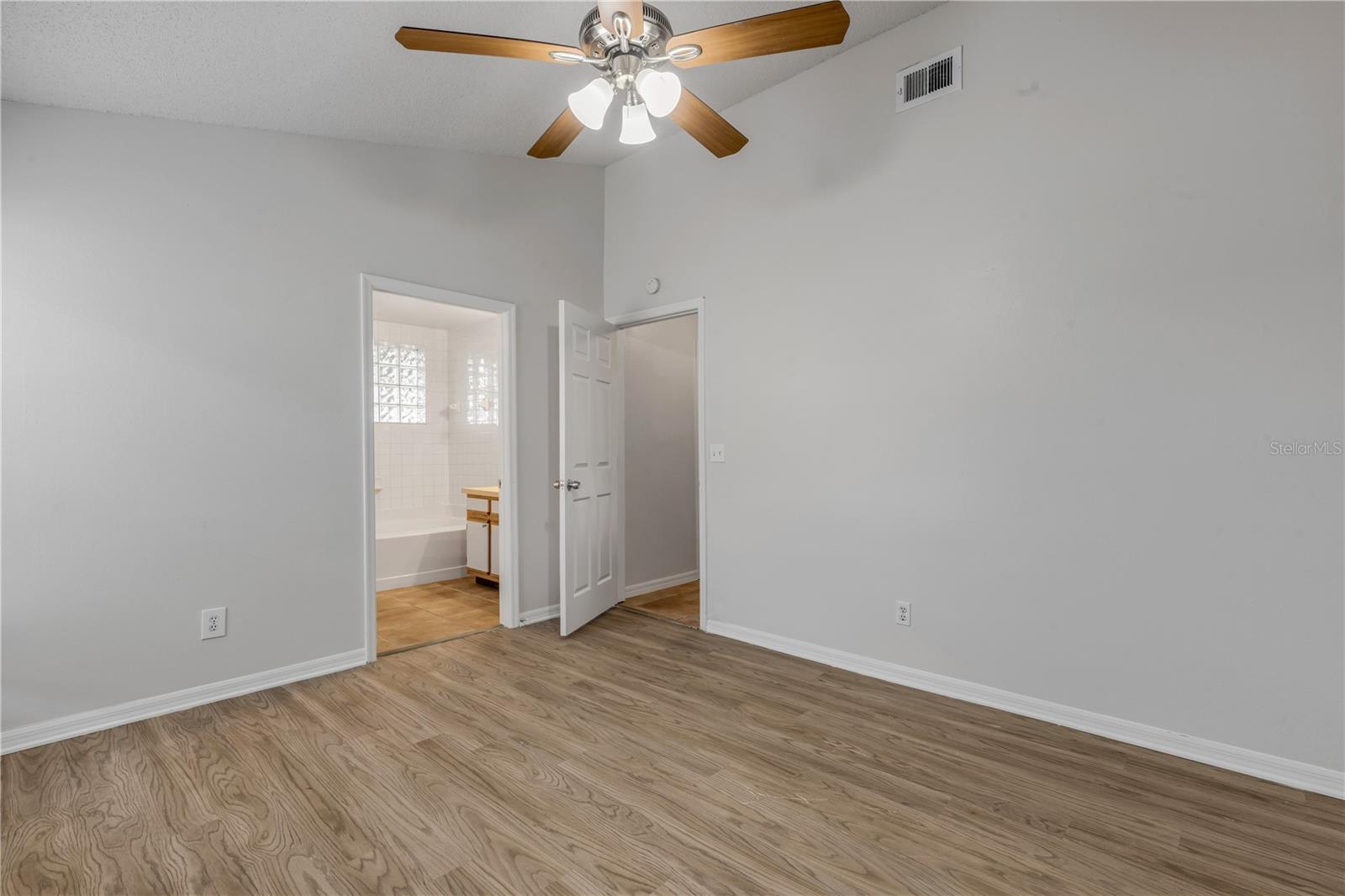 5546 Regal Oak Cir Property Photo 17
