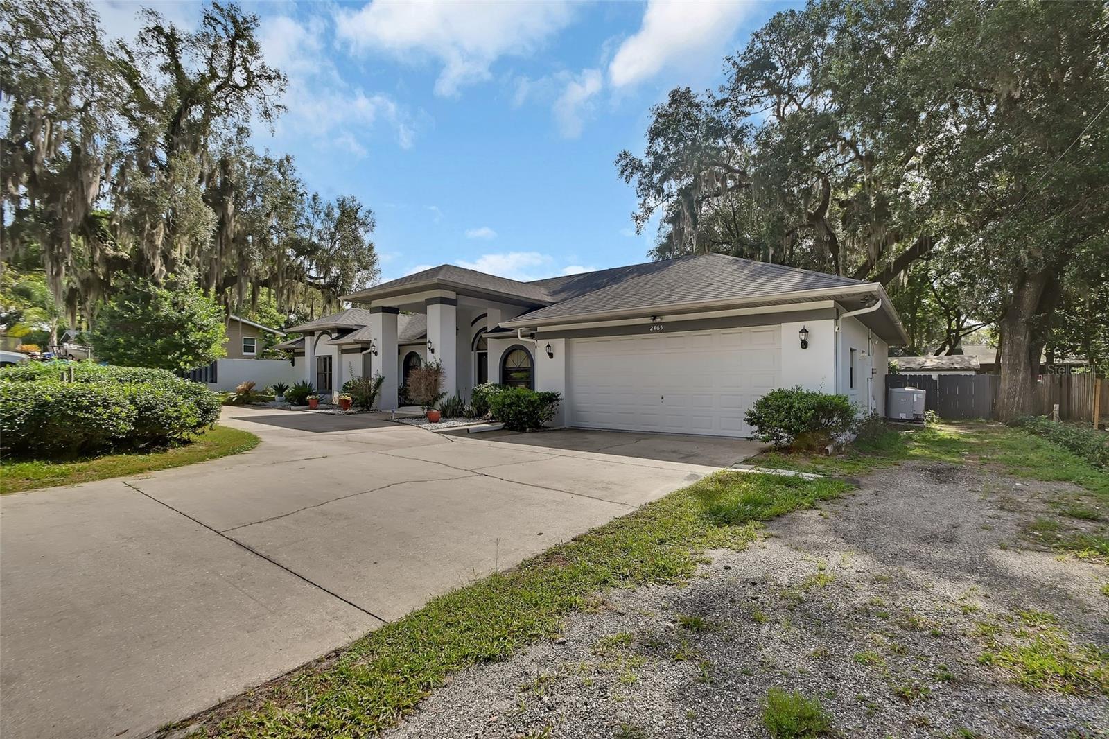 2465 Royal Rd Property Photo 3