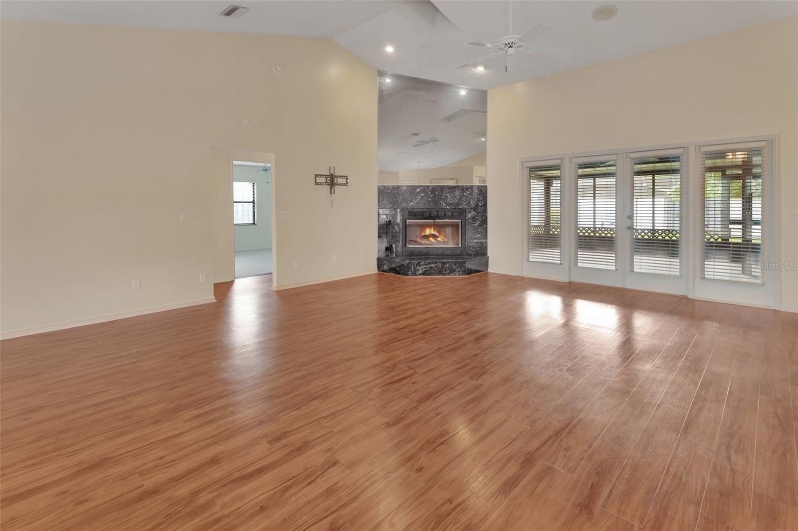 2465 Royal Rd Property Photo 6
