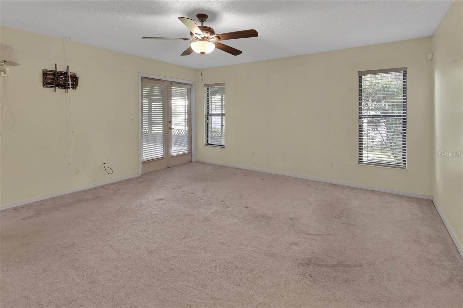 2465 Royal Rd Property Photo 23