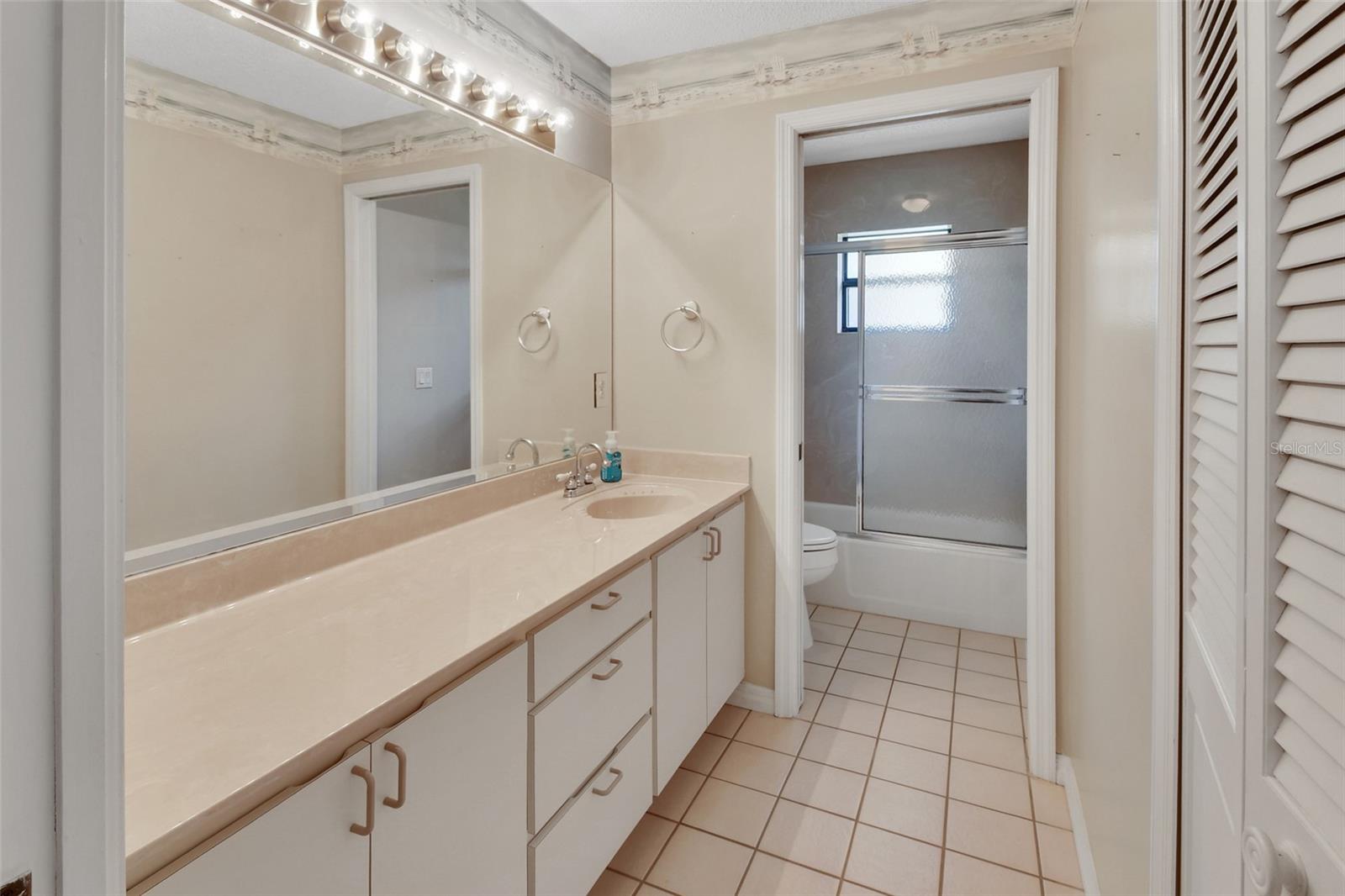 2465 Royal Rd Property Photo 32