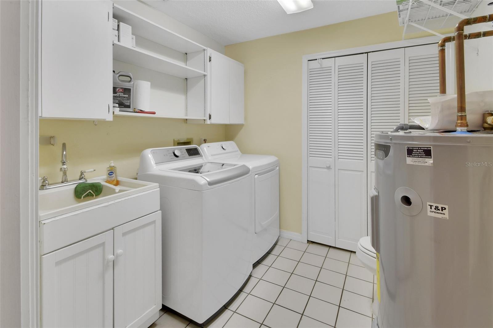 2465 Royal Rd Property Photo 38