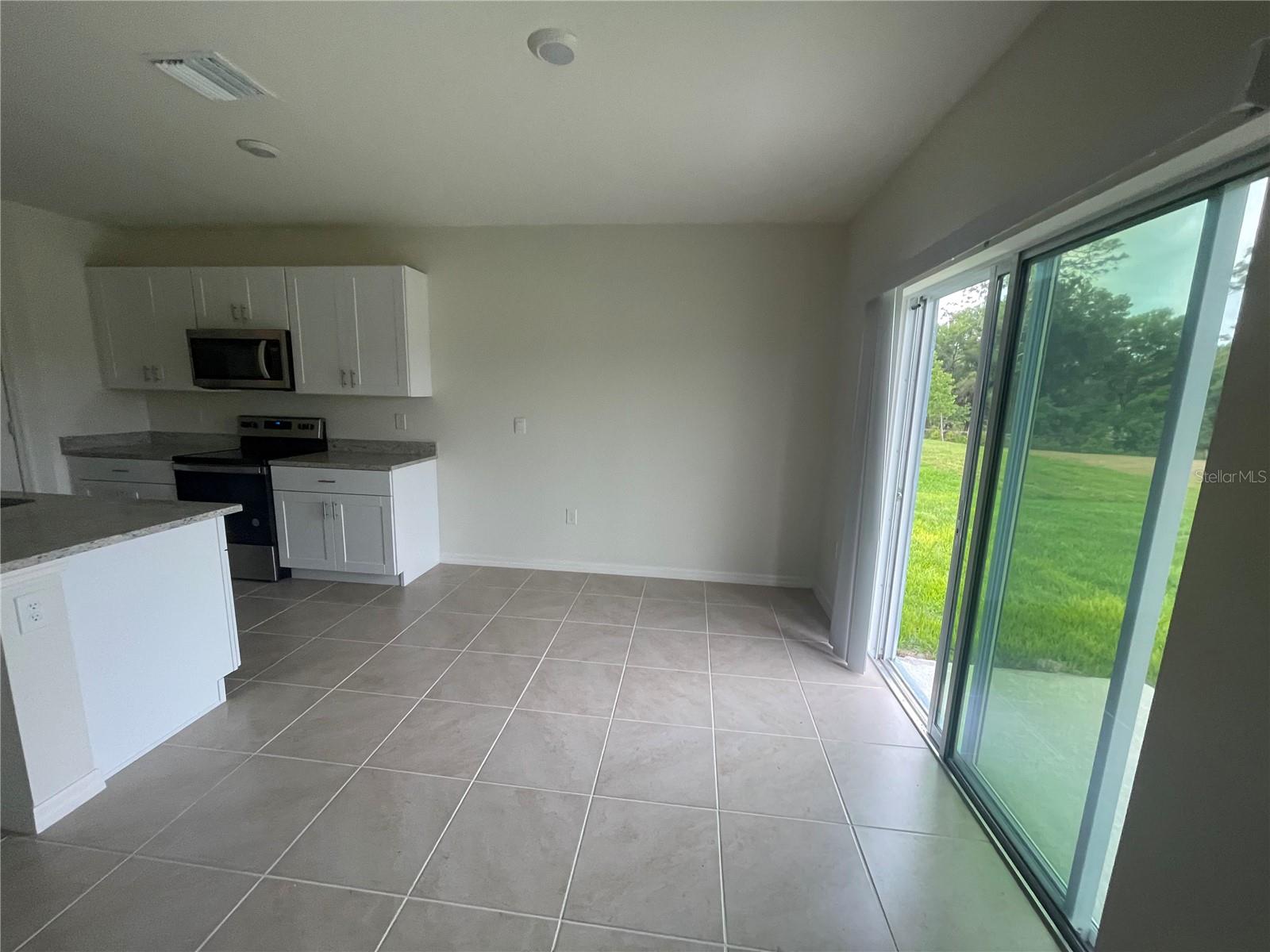 498 Baroness Way Property Photo 4