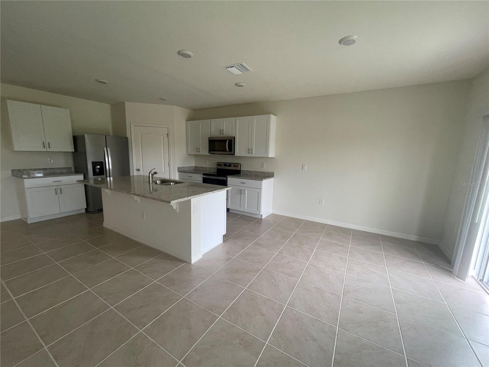 498 Baroness Way Property Photo 5