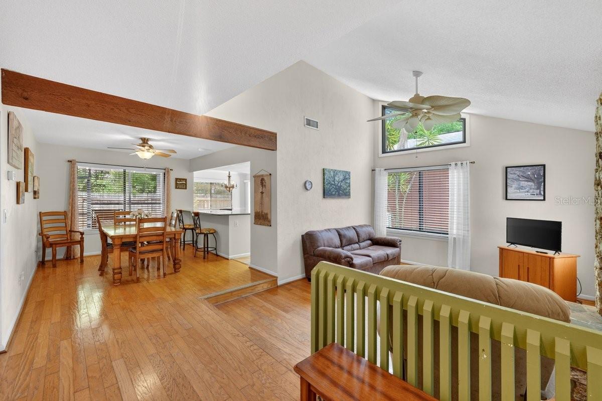 302 Gatewood Ct Property Photo 4