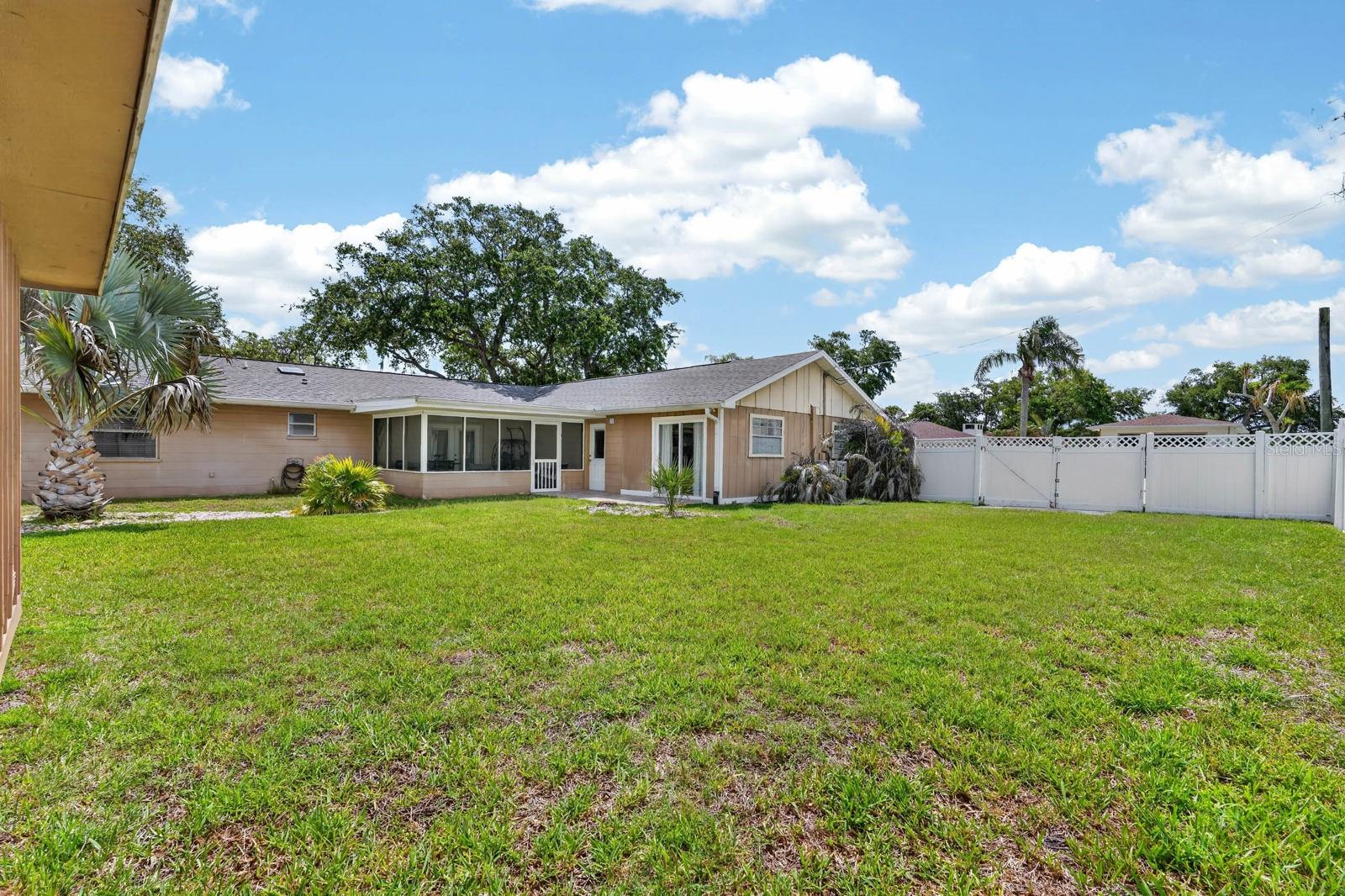 772 N Beach St Property Photo 33