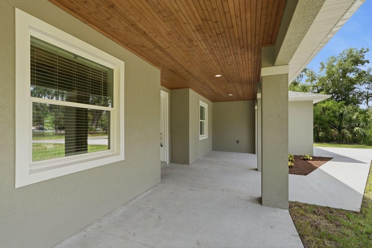 2030 Hontoon Rd Property Photo 5