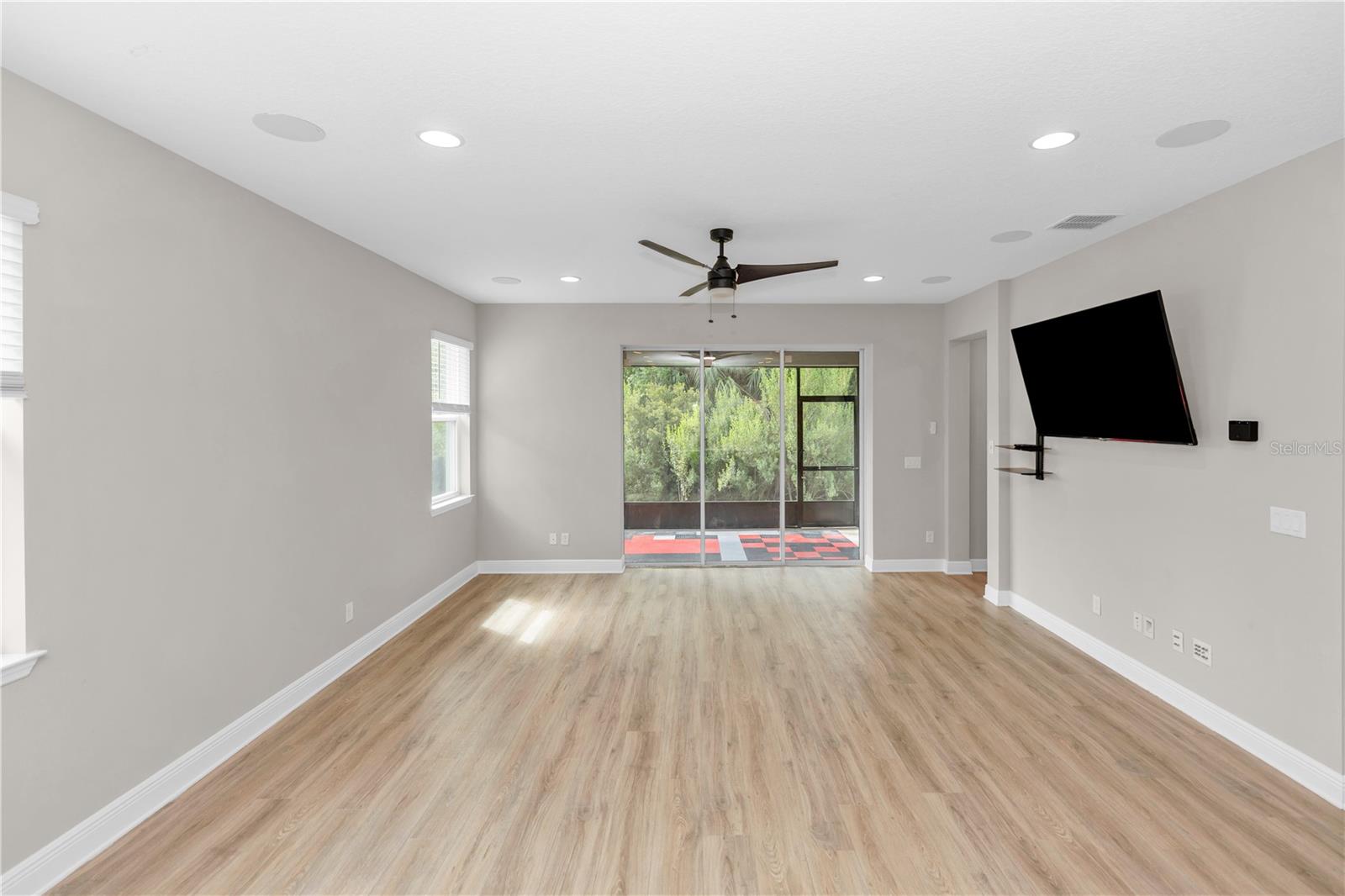 790 Hyperion Dr Property Photo 10