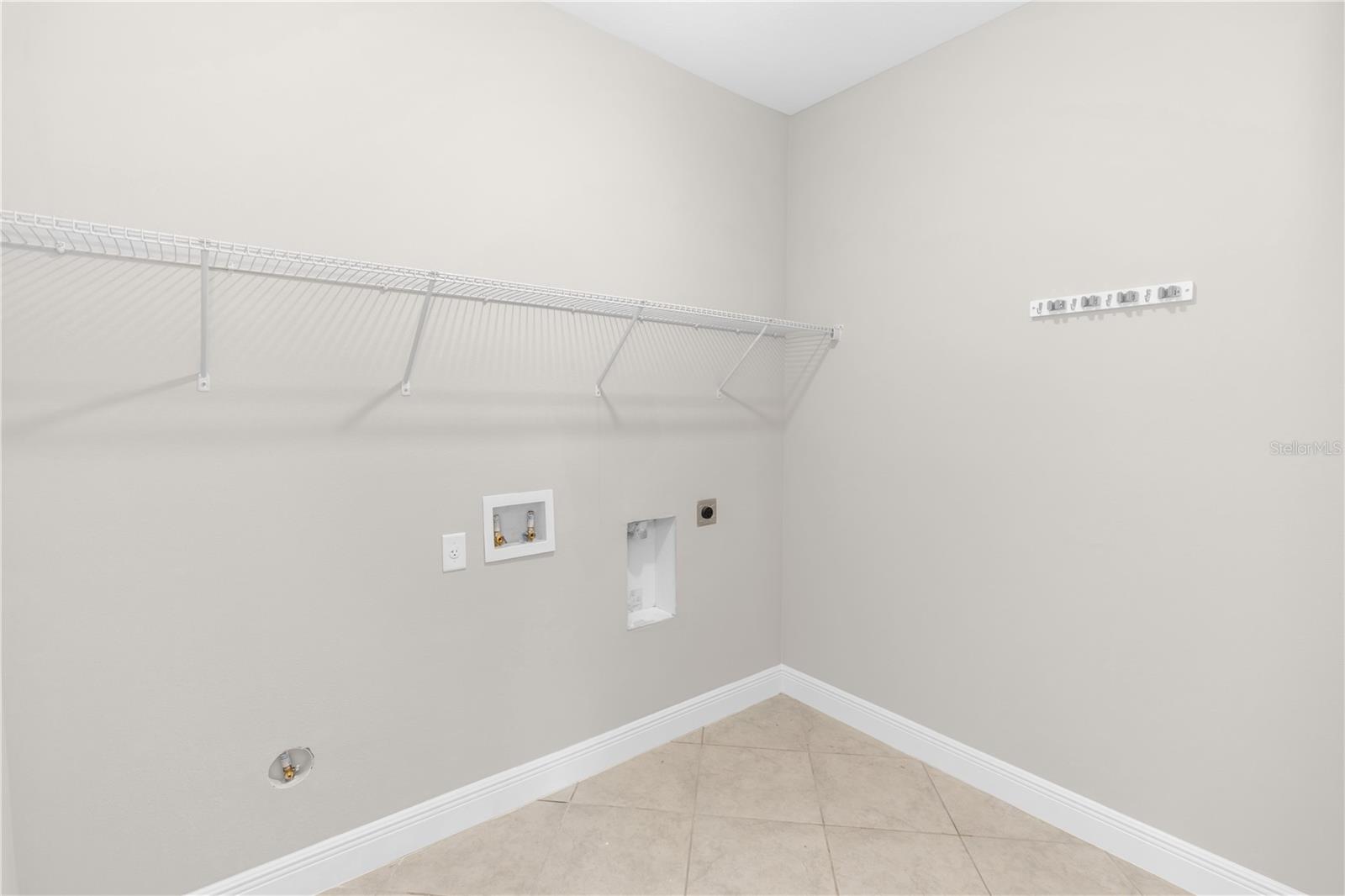 790 Hyperion Dr Property Photo 28