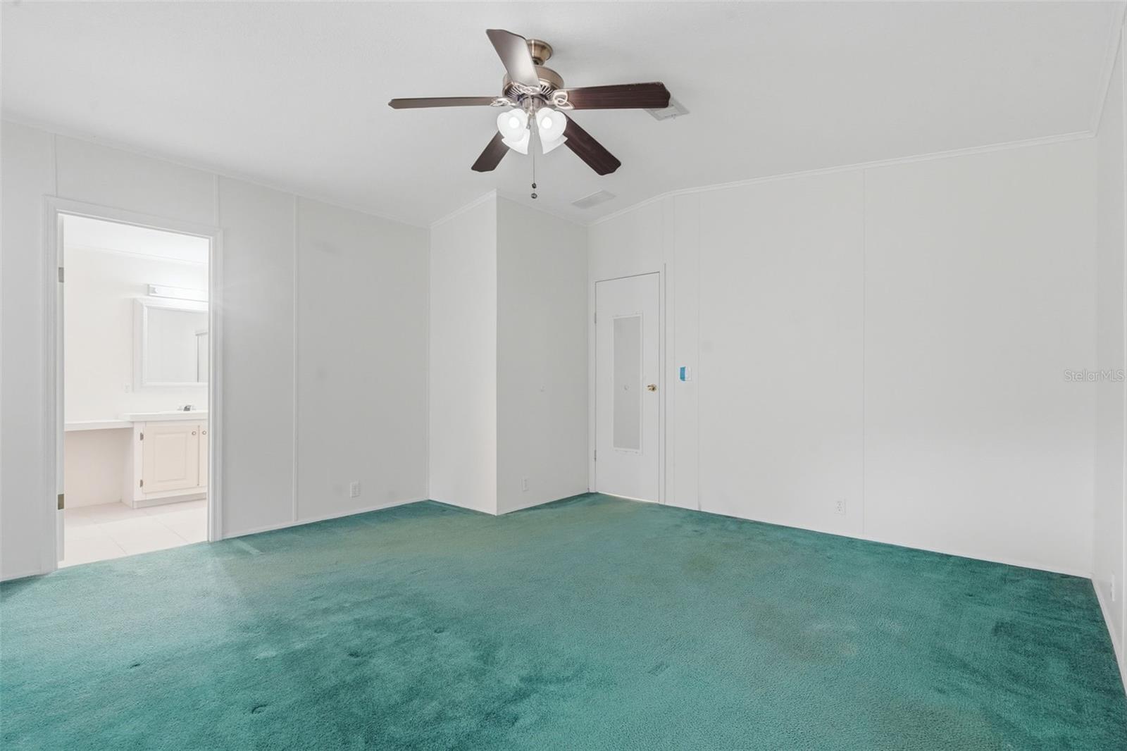V4949483 Property Photo 33