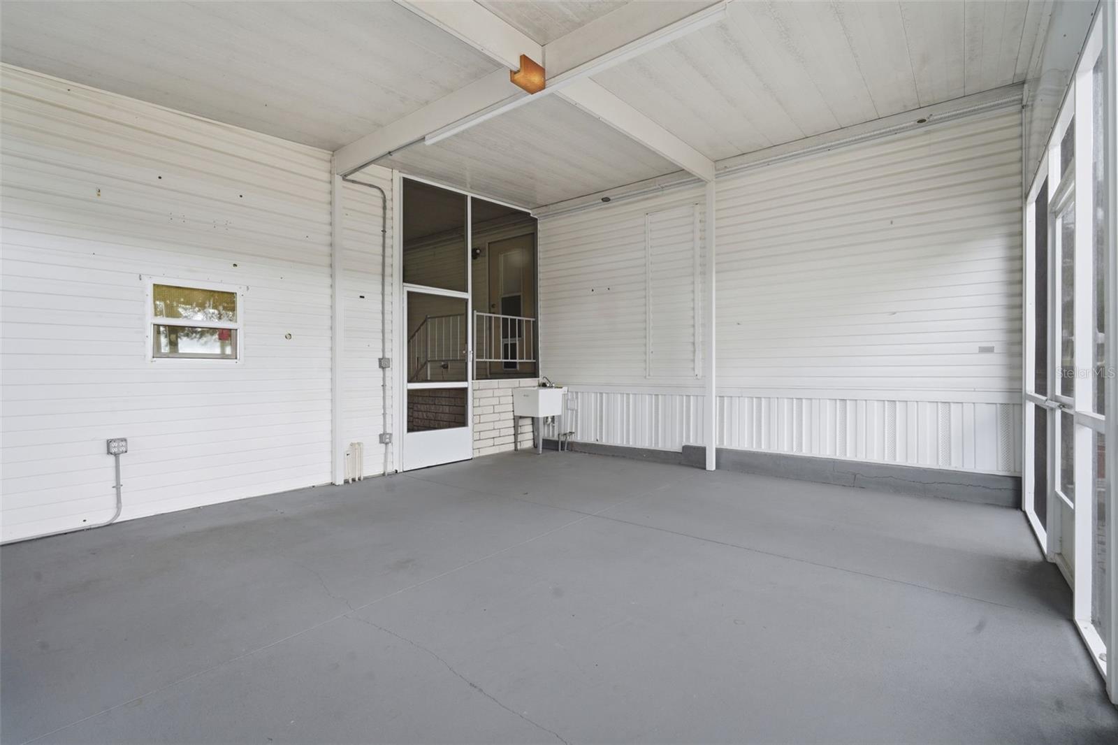 V4949483 Property Photo 40
