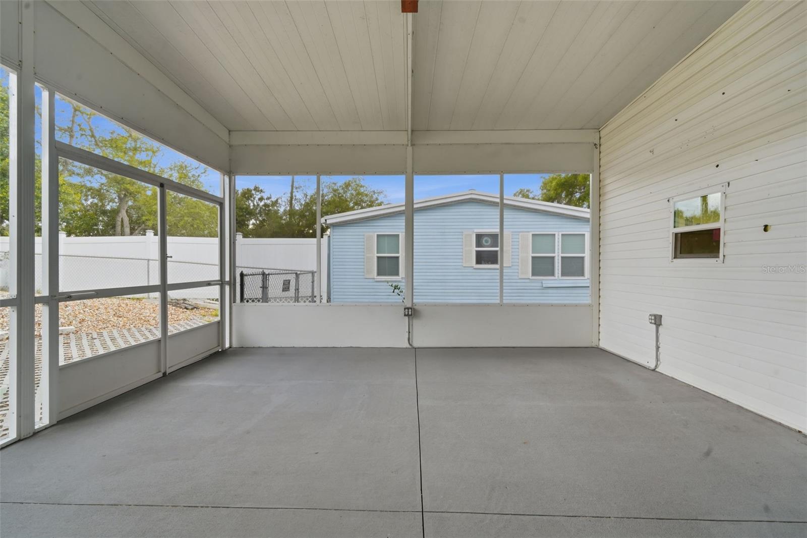 V4949483 Property Photo 41