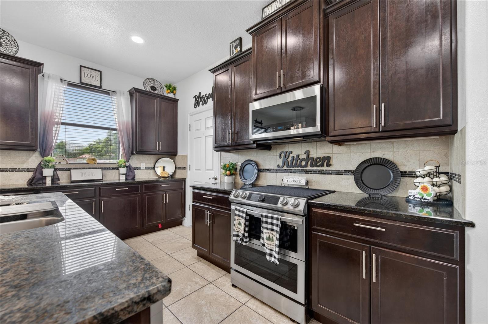 1801 Waterside Oaks Dr Property Photo 9