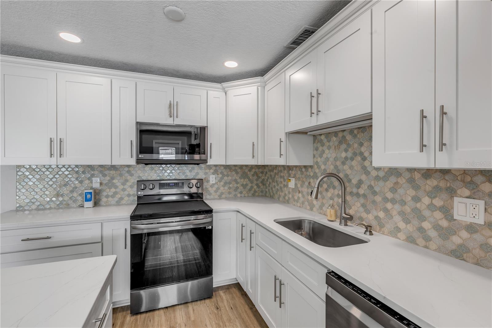 3655 Dame St Property Photo 17